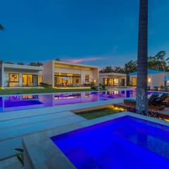 Luxury in Nature- pickleball, large Pool & Beach steps away