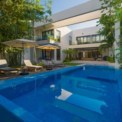 Sara- Ultra-Lux 5-Bedroom Oceanfront with Infinity Pool