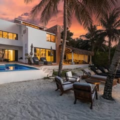 Grace-Exquisite Beachfront Villa on Pristine Sandy beach