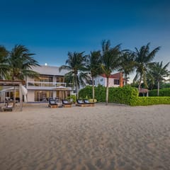 2 villas 9-Bedrooms Beachfront Haven – Luxury by the Sea