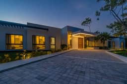 Luxury in Nature- pickleball, large Pool & Beach steps away