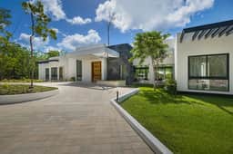 Luxury in Nature- pickleball, large Pool & Beach steps away