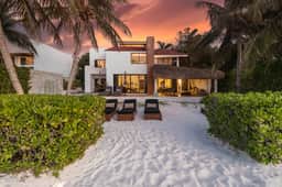 Grace-Exquisite Beachfront Villa on Pristine Sandy beach
