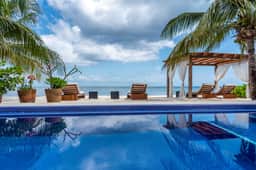 2 villas 9-Bedrooms Beachfront Haven – Luxury by the Sea
