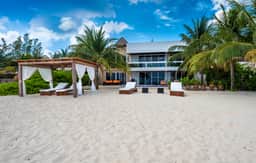 2 villas 9-Bedrooms Beachfront Haven – Luxury by the Sea