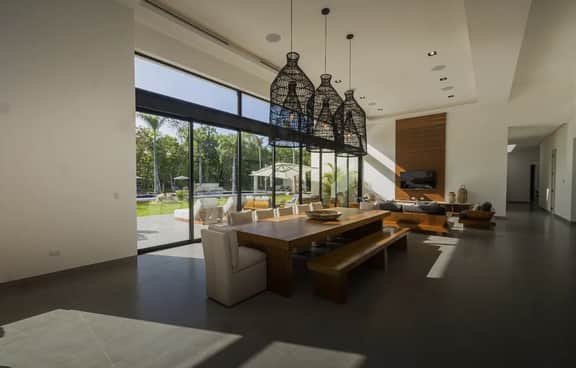 Luxury in Nature- pickleball, large Pool & Beach steps away