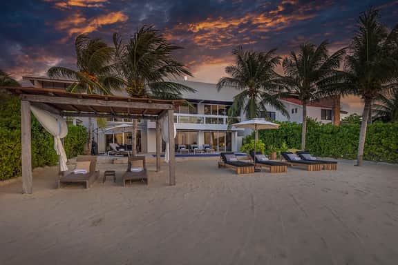 Del Sol- Beachfront Paradise – Villa on Pristine Sandy beach