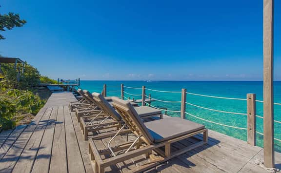 Sara- Ultra-Lux 5-Bedroom Oceanfront with Infinity Pool