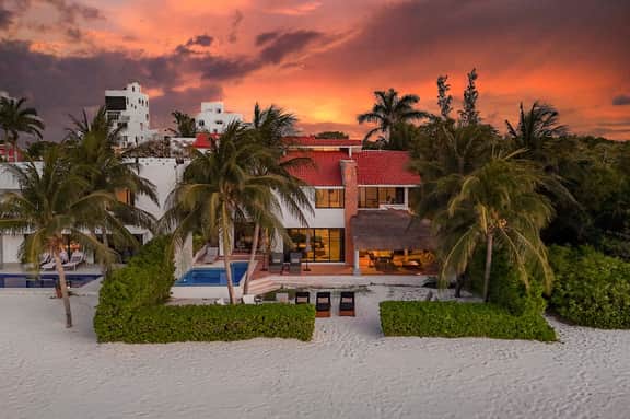 Grace-Exquisite Beachfront Villa on Pristine Sandy beach