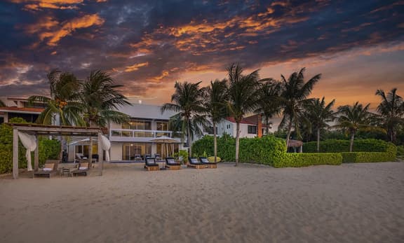 Del Sol- Beachfront Paradise – Villa on Pristine Sandy beach
